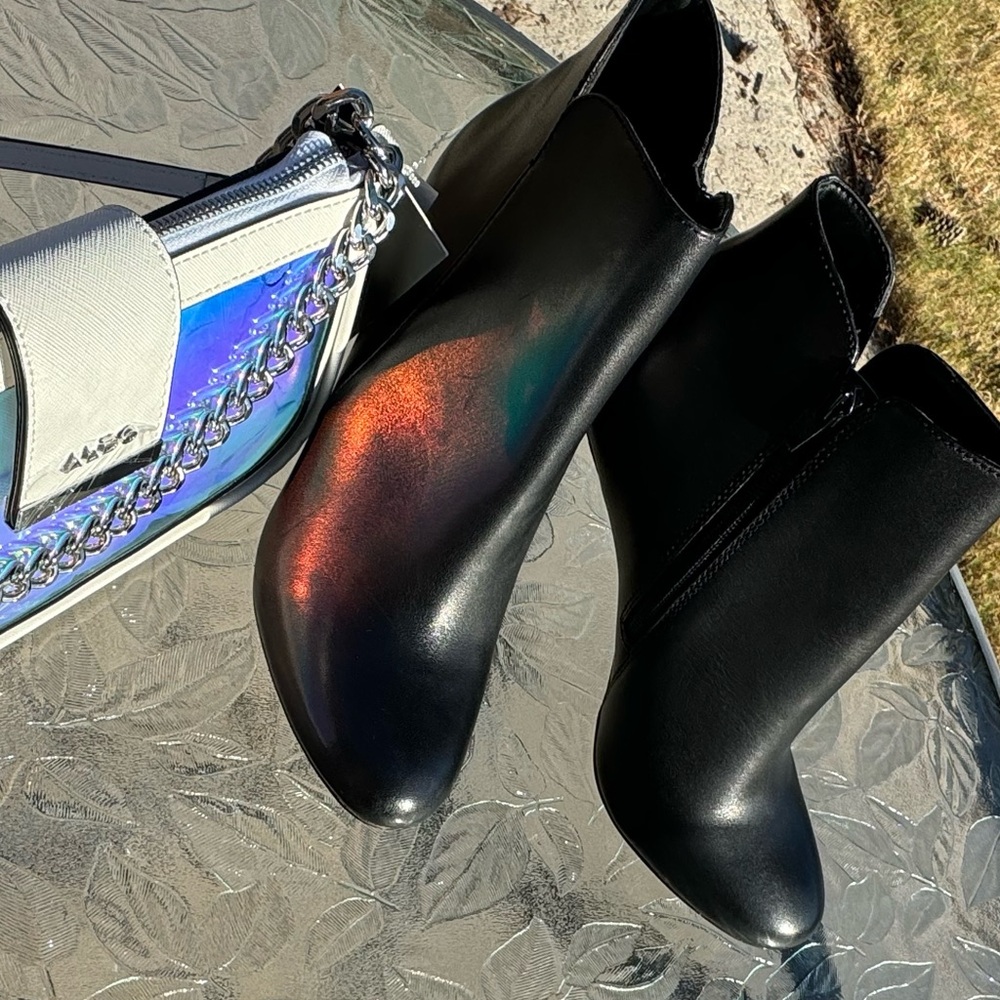 Sensational stylish black size 11 Aldo ankle boots 👢It’s your season to win 🥇